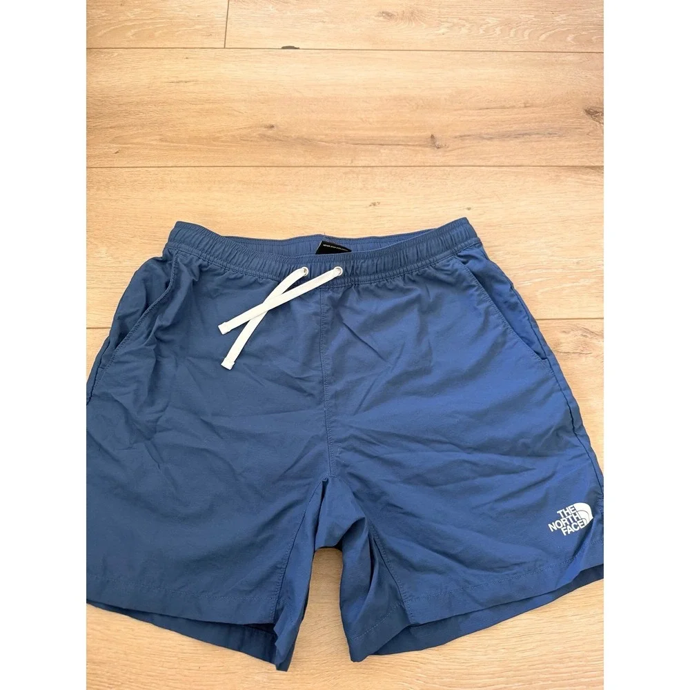 The North Face short size small